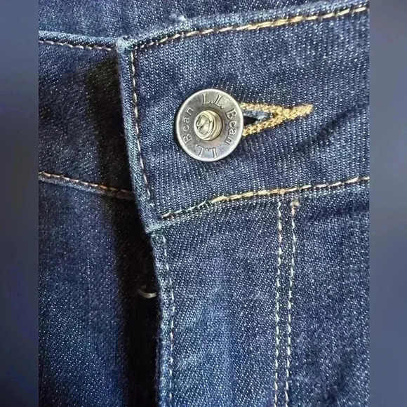 L.L. Bean Size 8 favorite fit denim jeans. EUC - Picture 8 of 16